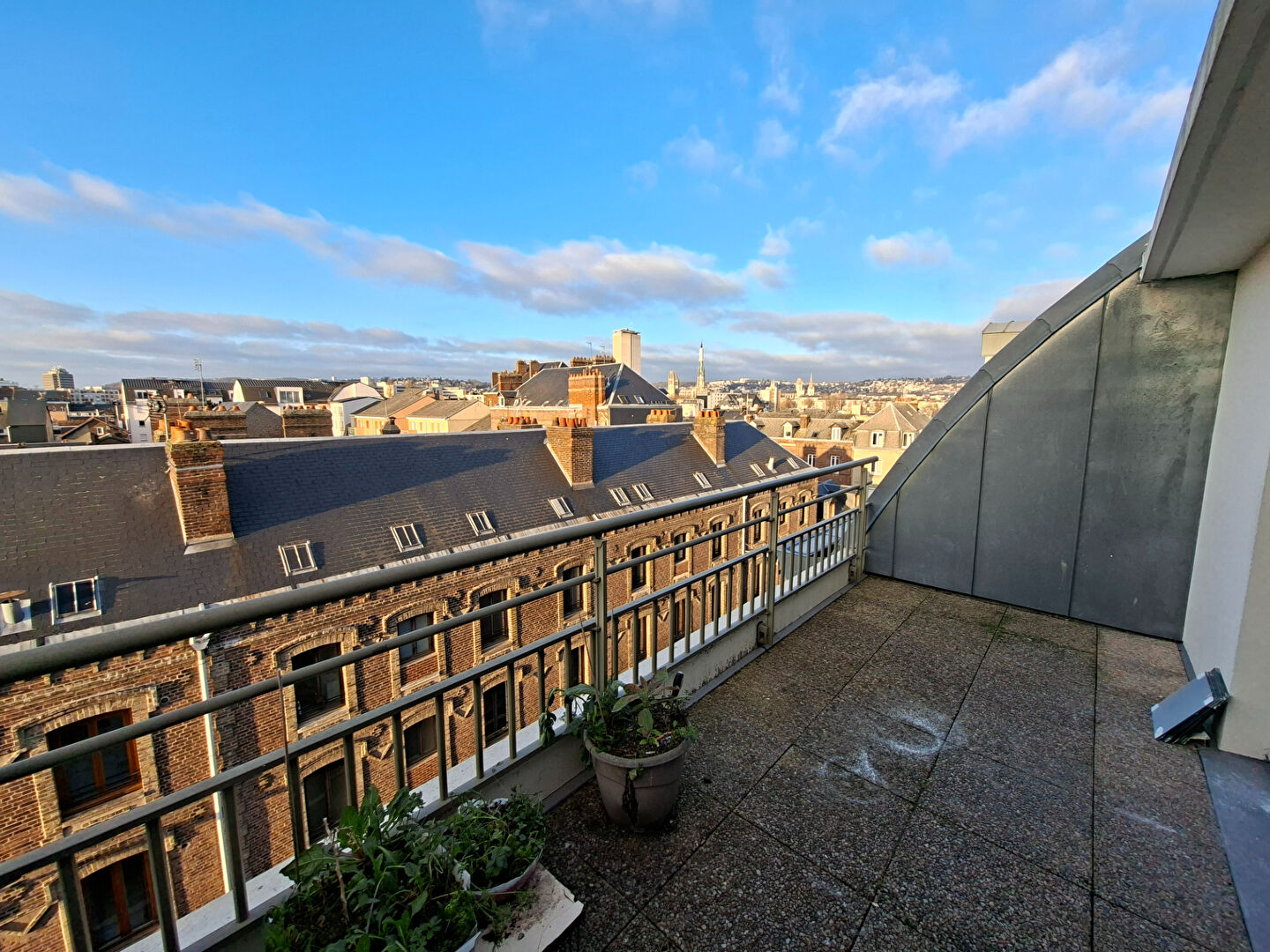 Appartement  t3 dernier étage, terrasse parking ascenseur