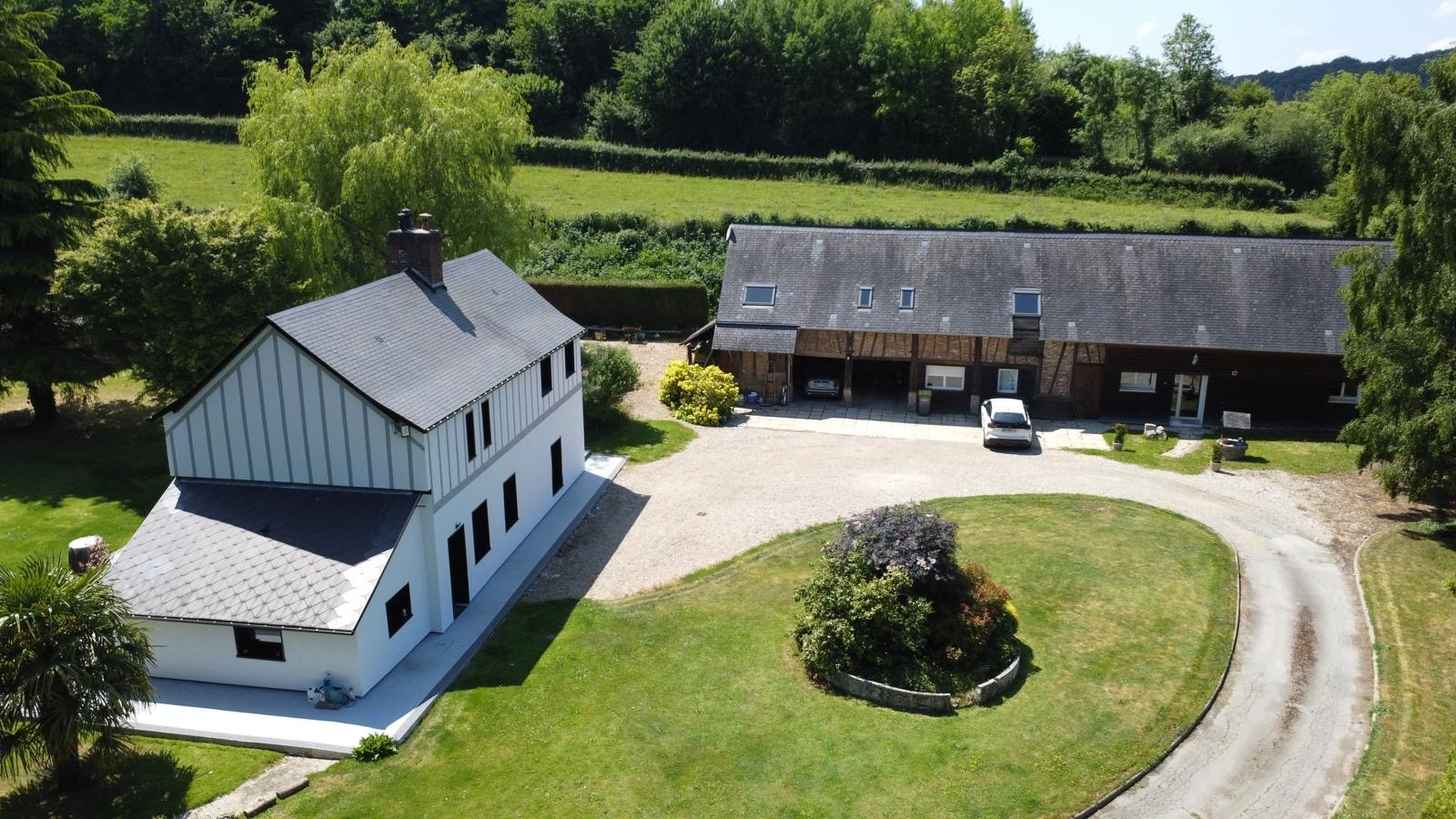 Ensemble Immobilier composé de 2 maisons sur 4200 m2 de terrain