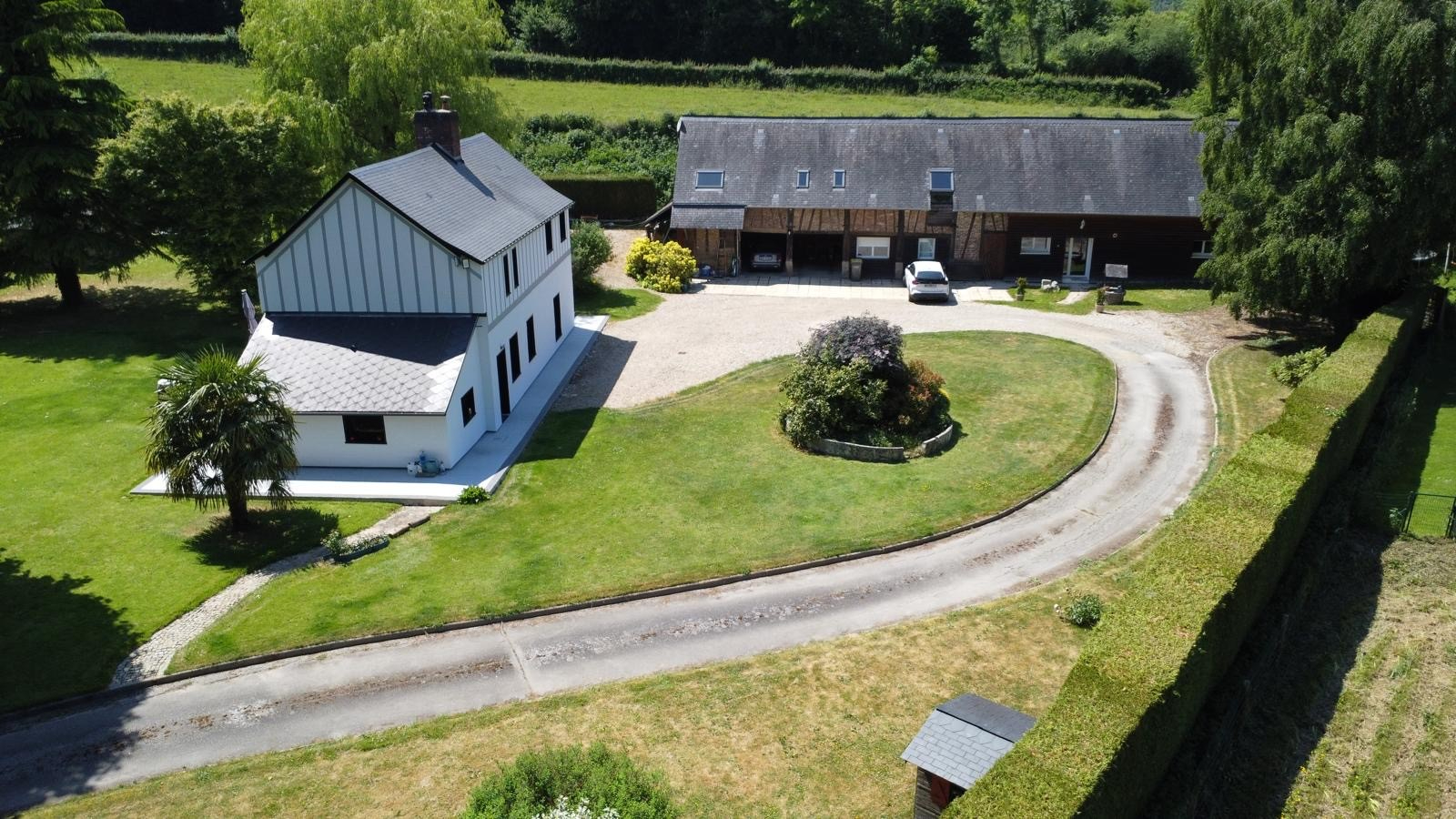 Ensemble Immobilier composé de 2 maisons sur 4200 m2 de terrain
