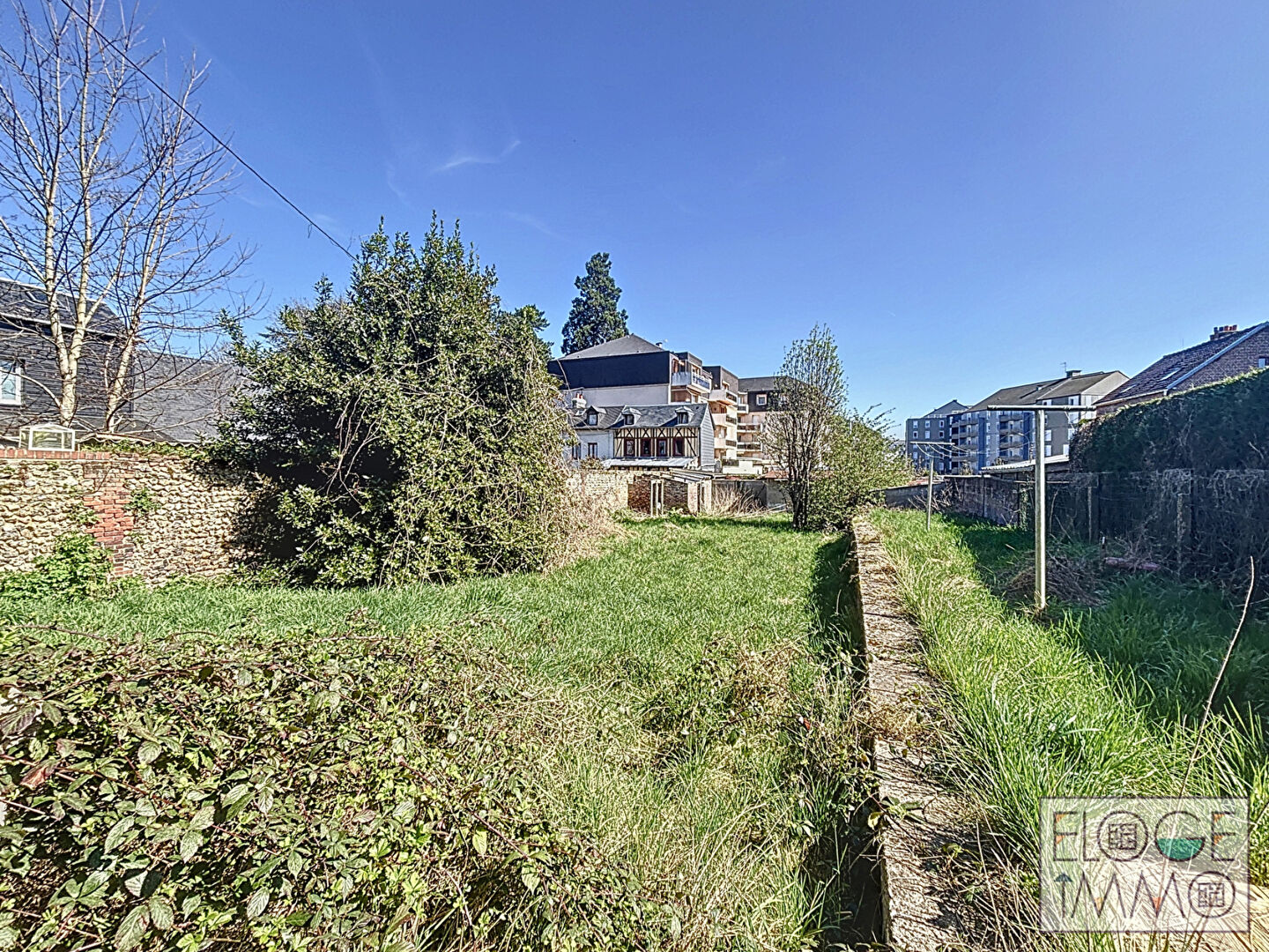 Immeuble à rénover centre darnétal avec jardin