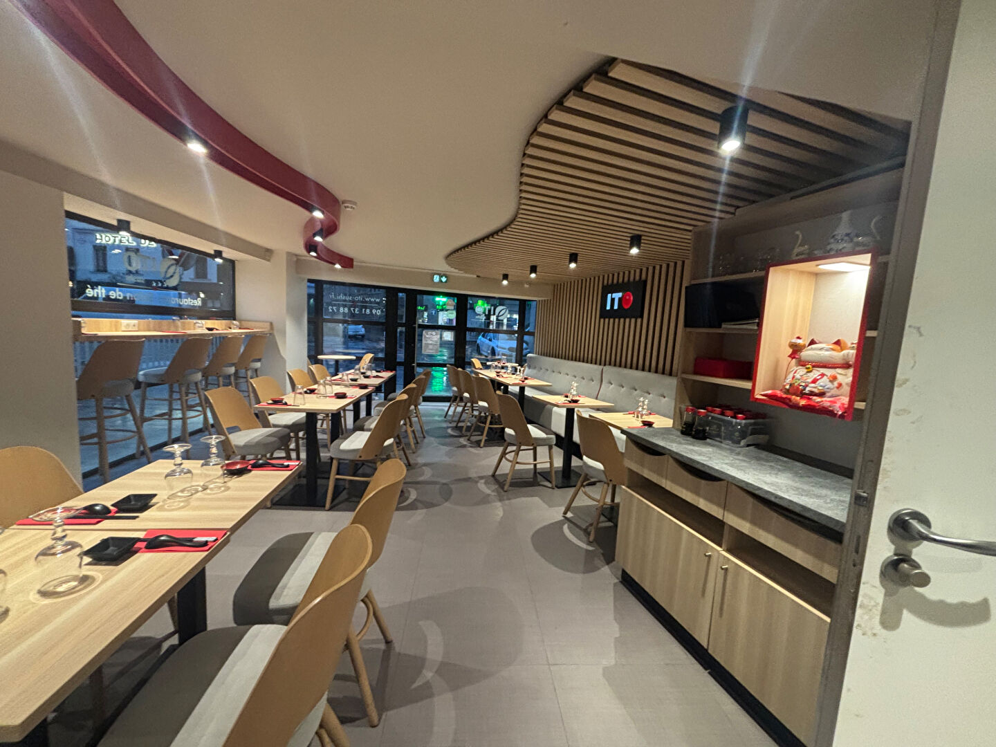 Murs commerciaux (immeuble entier)  Rouen au pied de la gare SNCF