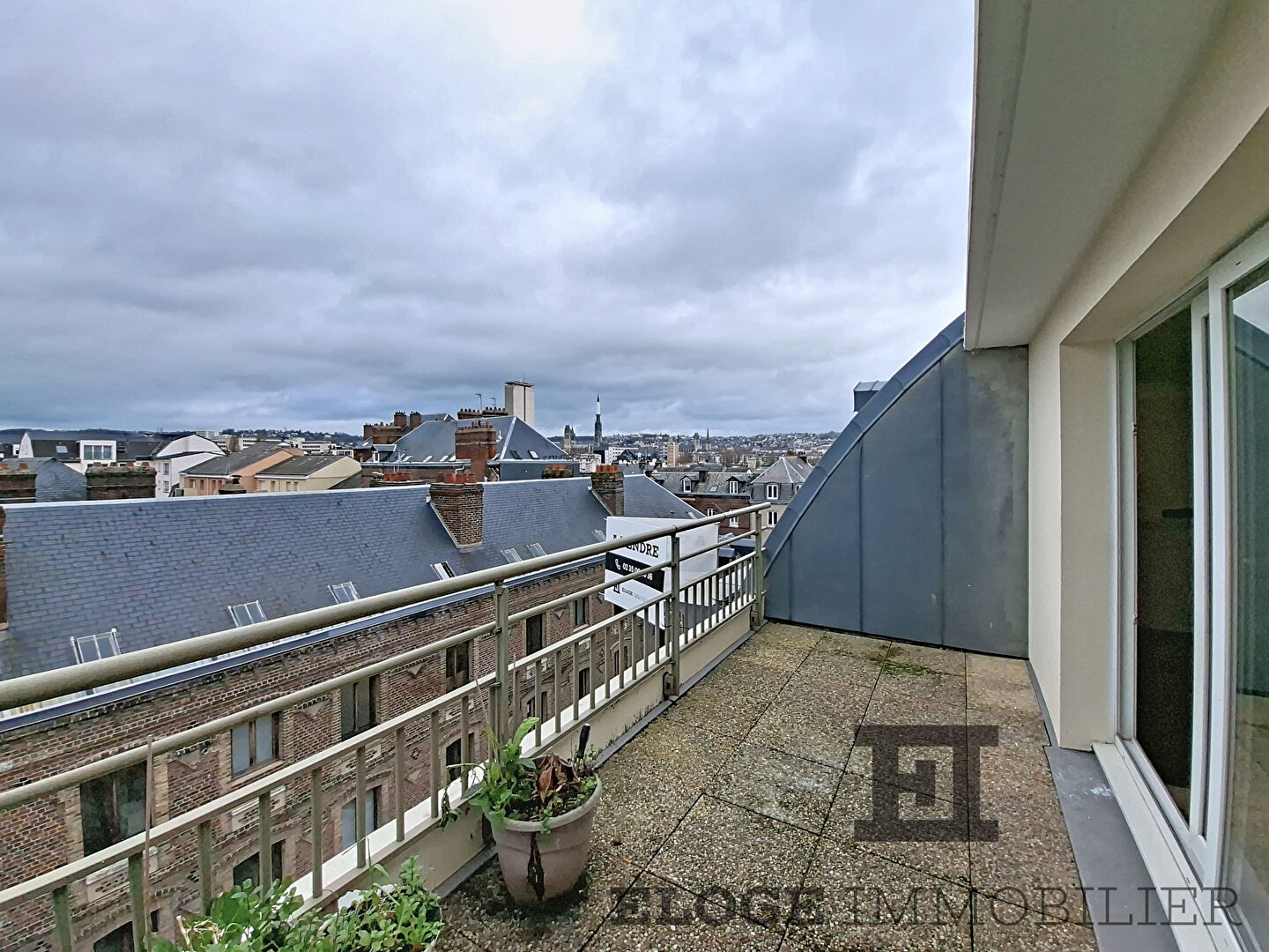 Appartement  t3 dernier étage, terrasse parking ascenseur