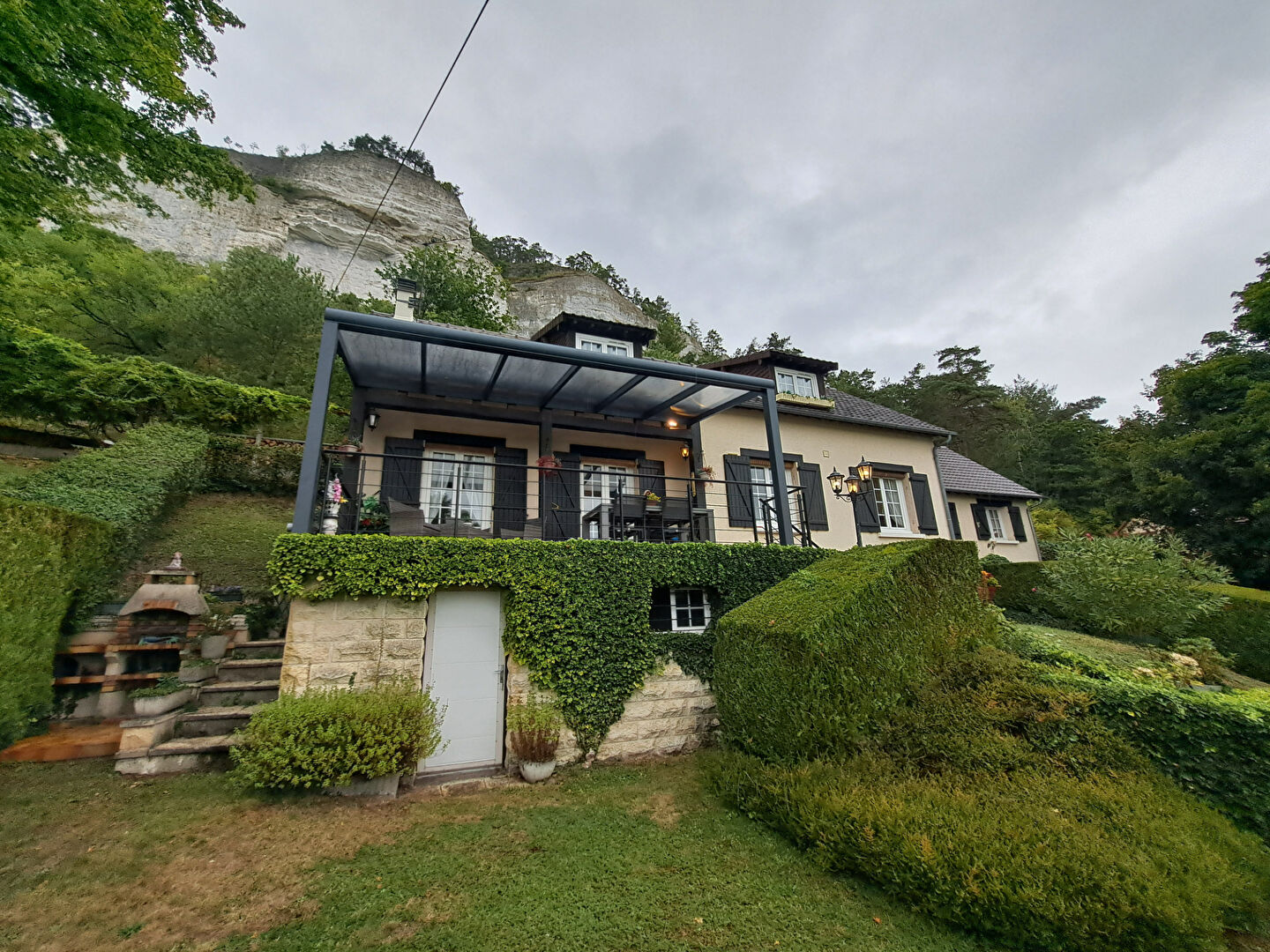 Maison Le Thuit  avec ponton à bateaux