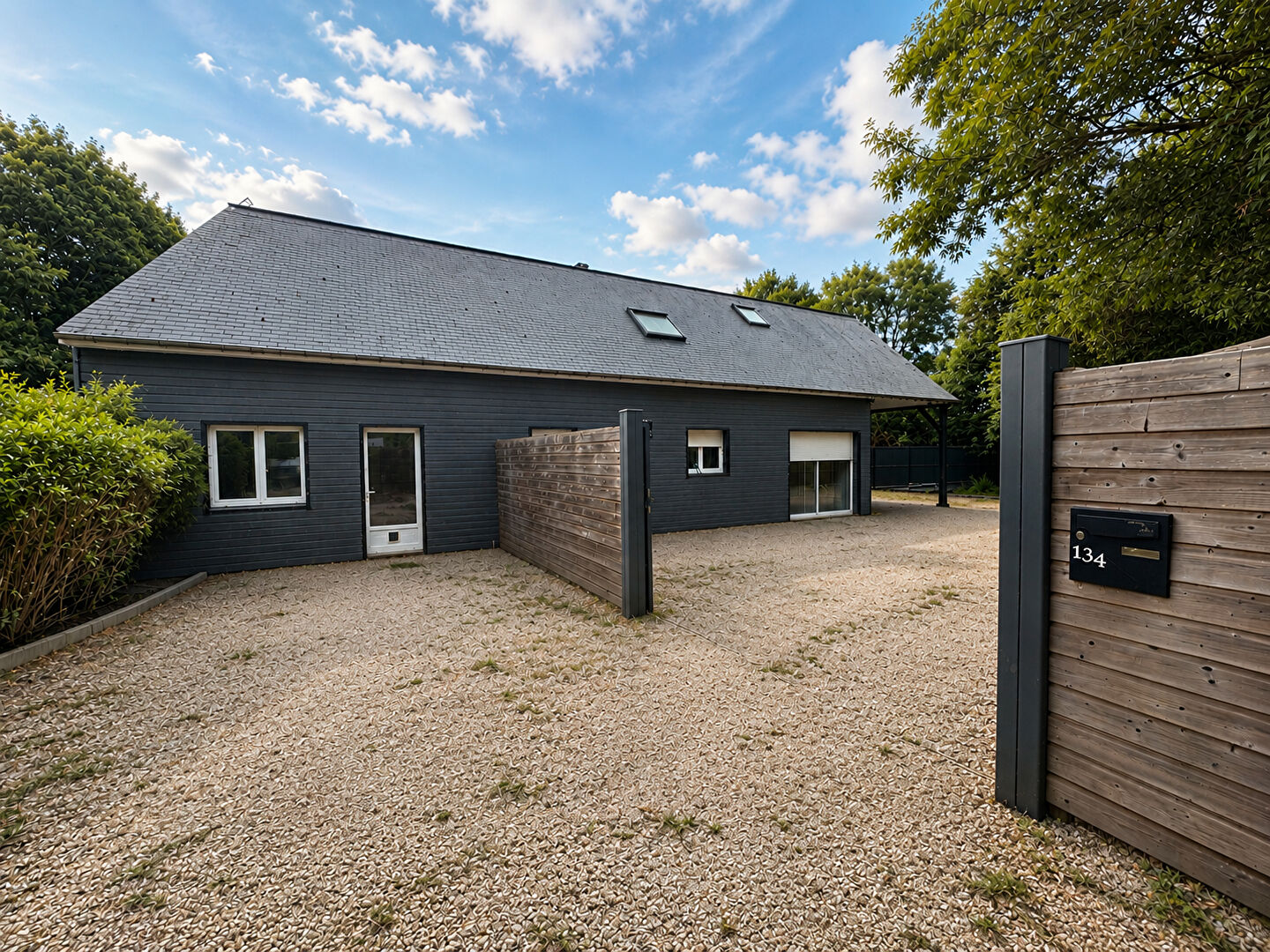 MAISON AVEC GARAGE & STUDIO INDEPENDANT