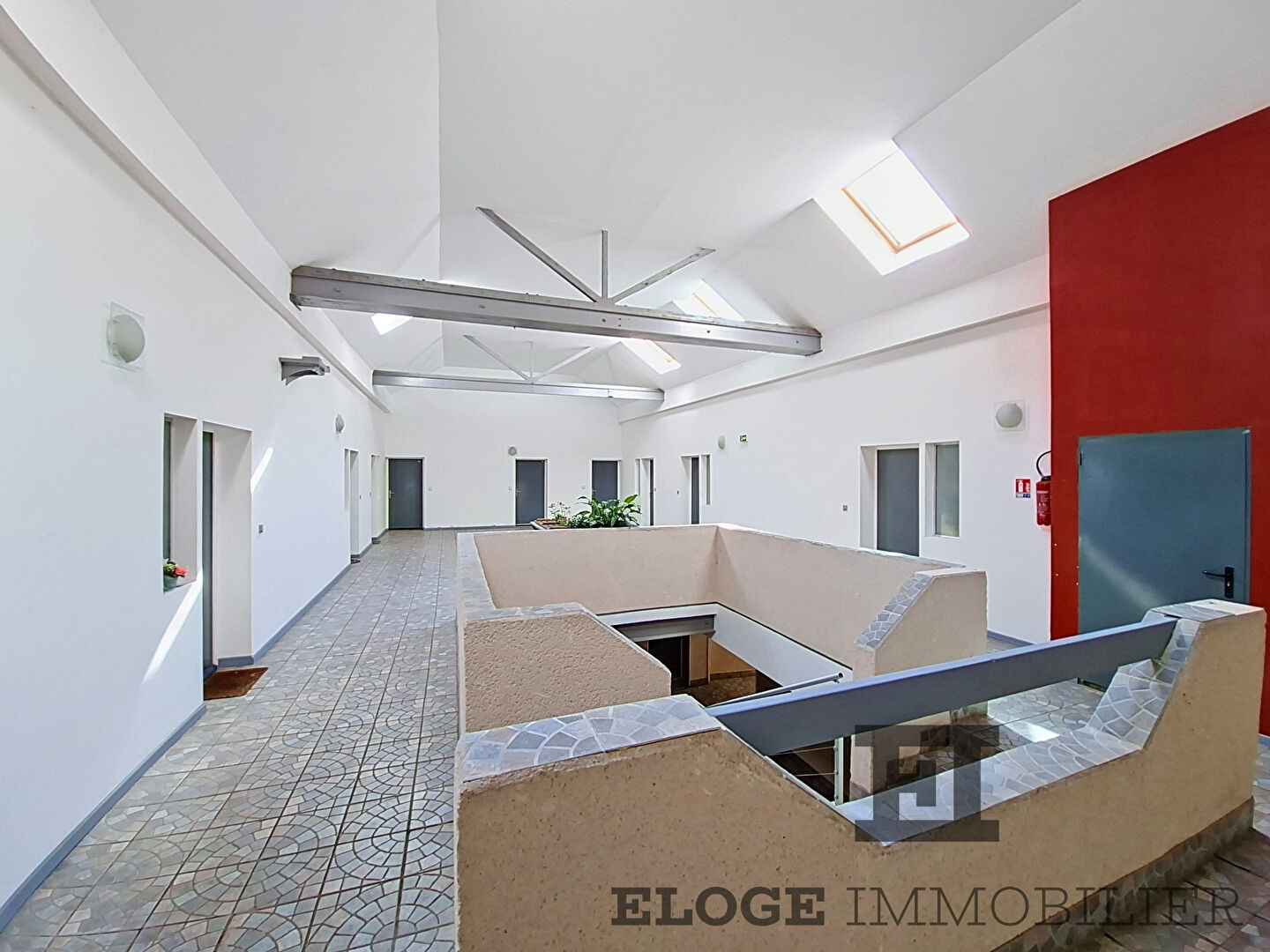 IMMEUBLE DE RAPPORT D'EXCEPTION ANCIENNE USINE RÉHABILITÉE EN 19 LOFTS PAVILLY, AUX PORTES DE ROUEN