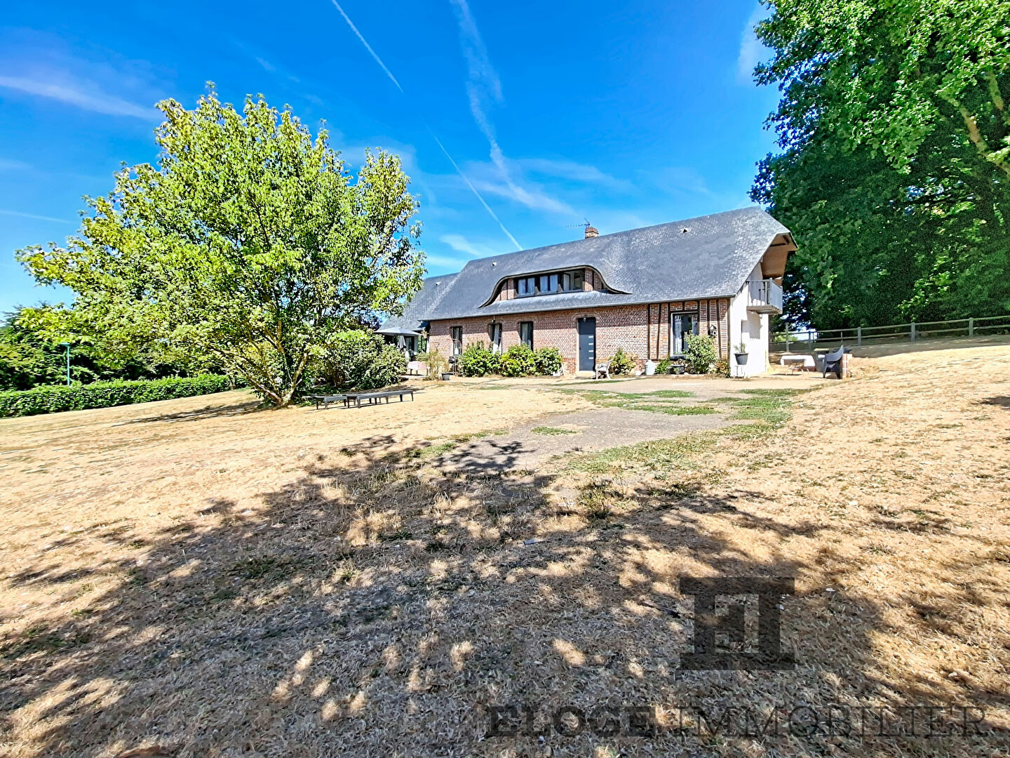 Authentique maison normande en briques 178 m² habitables à Vandrimare