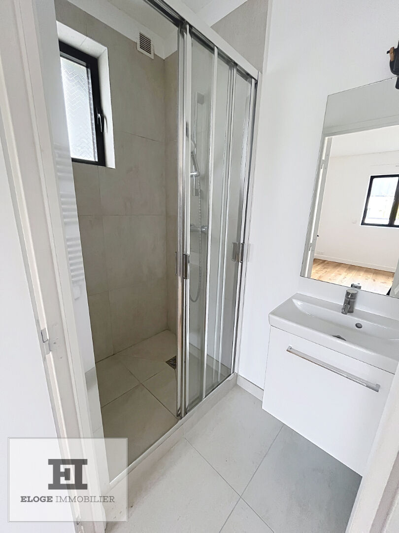 Maison individuelle récente 7 pièces de 145m² avec 5 chambres, jardin et garage - Isneauville