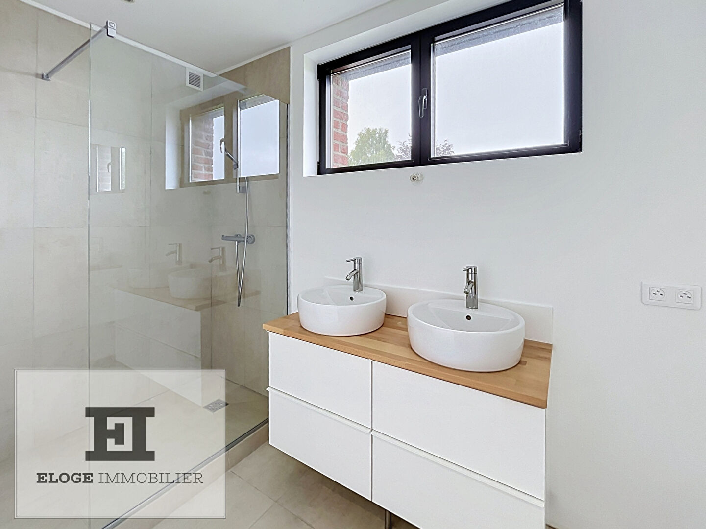Maison individuelle récente 7 pièces de 145m² avec 5 chambres, jardin et garage - Isneauville