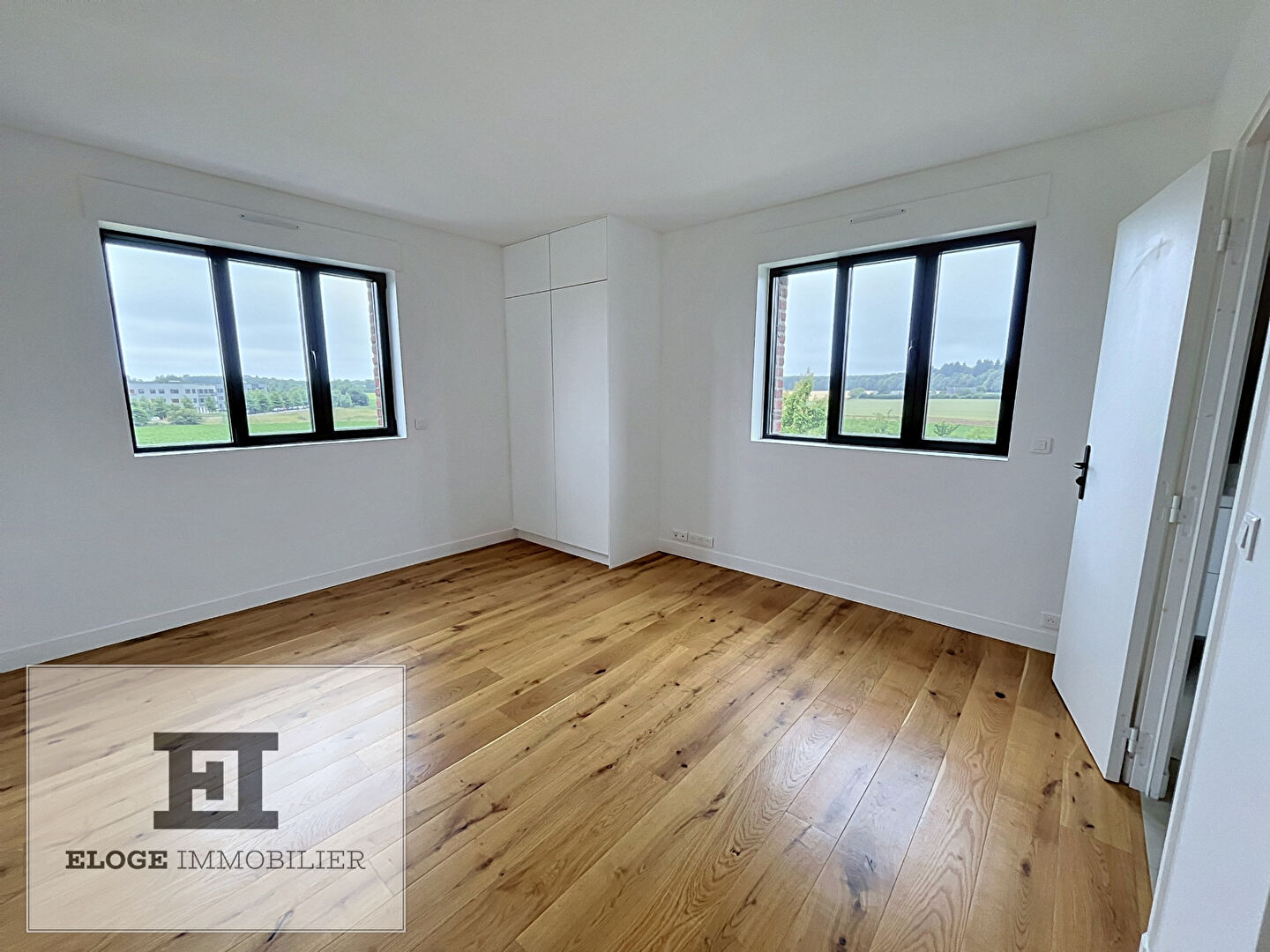 Maison individuelle récente 7 pièces de 145m² avec 5 chambres, jardin et garage - Isneauville