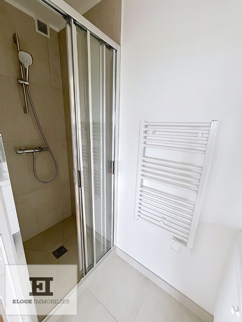 Maison individuelle récente 7 pièces de 145m² avec 5 chambres, jardin et garage - Isneauville