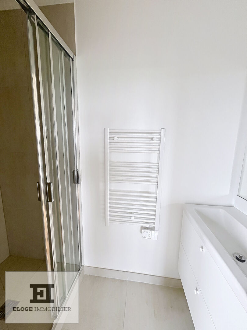 Maison individuelle récente 7 pièces de 145m² avec 5 chambres, jardin et garage - Isneauville