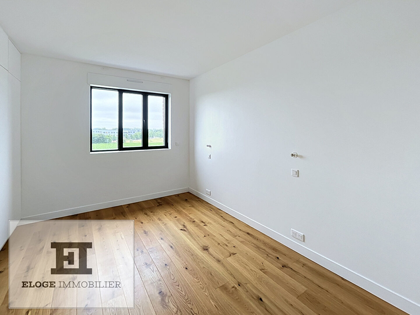 Maison individuelle récente 7 pièces de 145m² avec 5 chambres, jardin et garage - Isneauville
