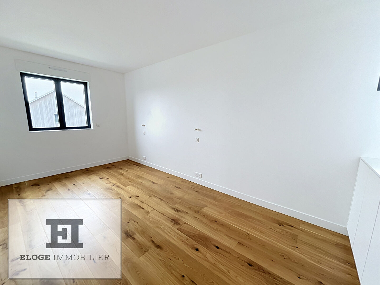 Maison individuelle récente 7 pièces de 145m² avec 5 chambres, jardin et garage - Isneauville