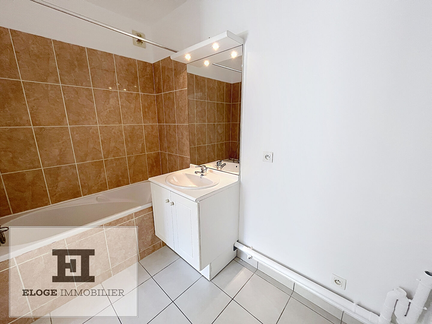 Appartement 2 pièces de 42m² avec terrasse et parking - Rouen gauche - Secteur Clinique Mathilde