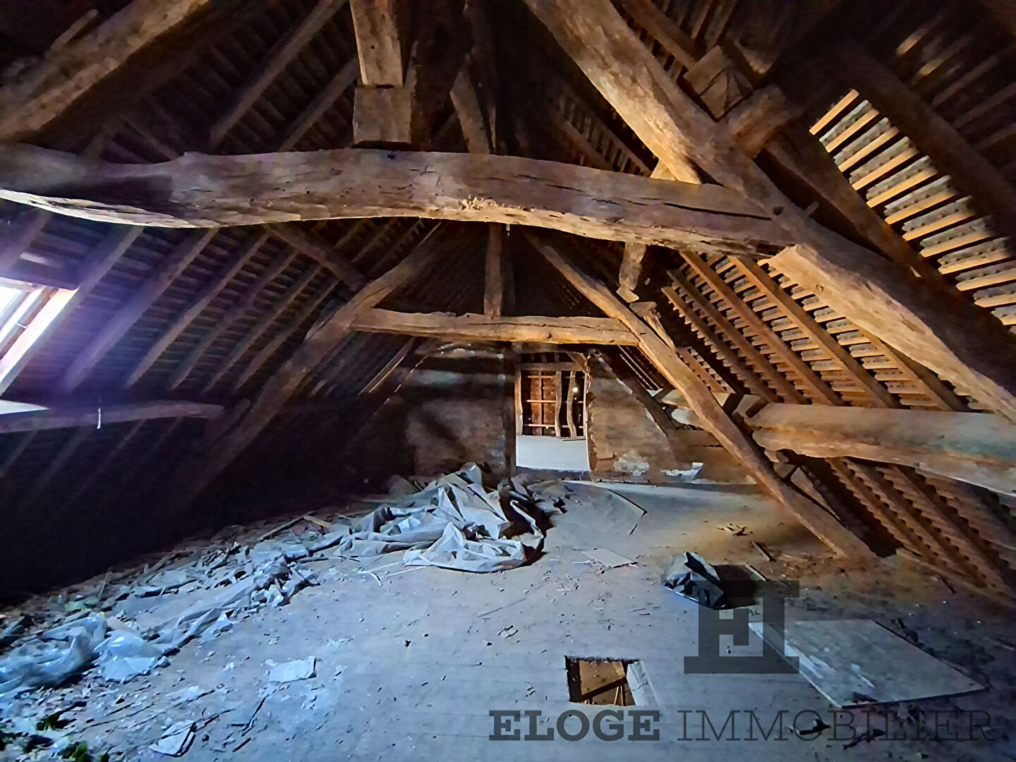 Grange à réhabiliter en deux maisons en plein coeur de Mont-Saint-Aignan