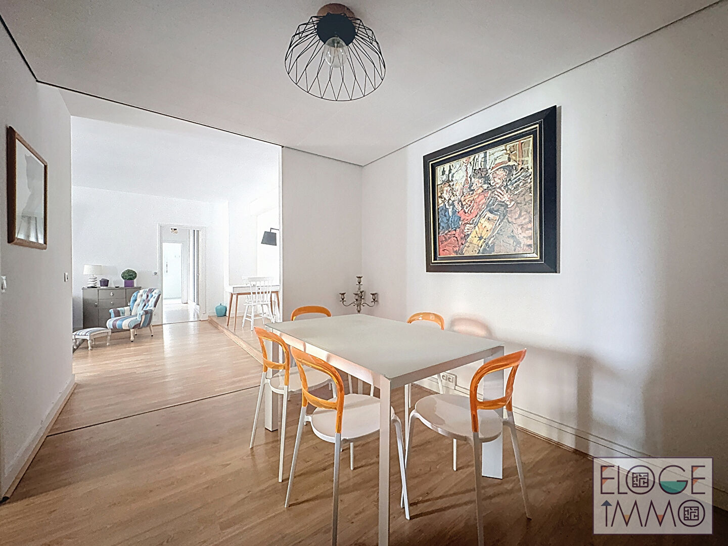 Appartement deux chambres, ascenseur et parking.
