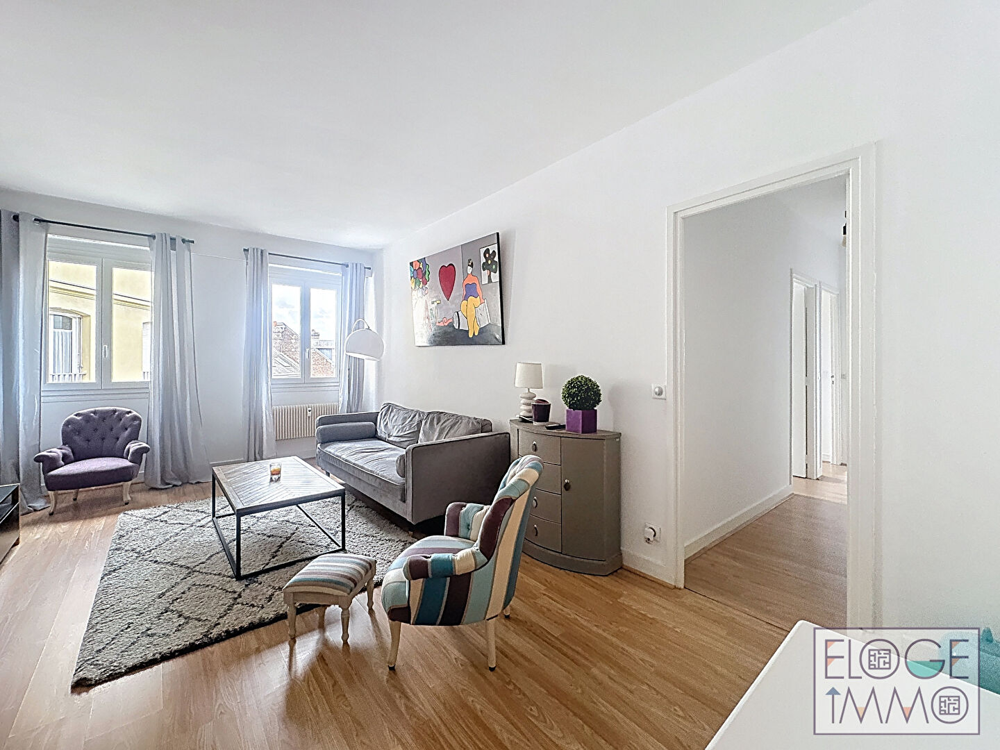 Appartement deux chambres, ascenseur et parking.