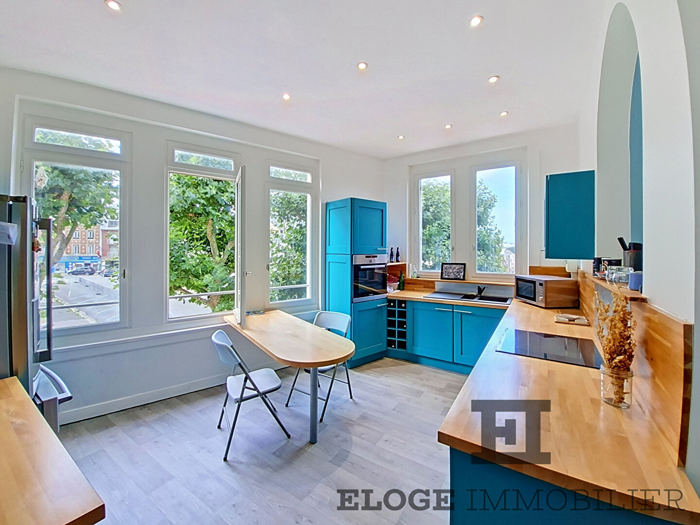 Appartement avec terrasse et grenier aménageable