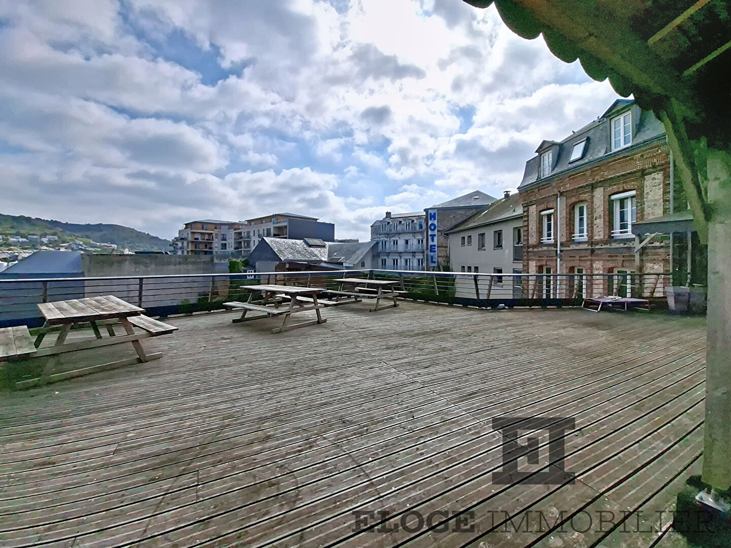 Appartement avec terrasse et grenier aménageable