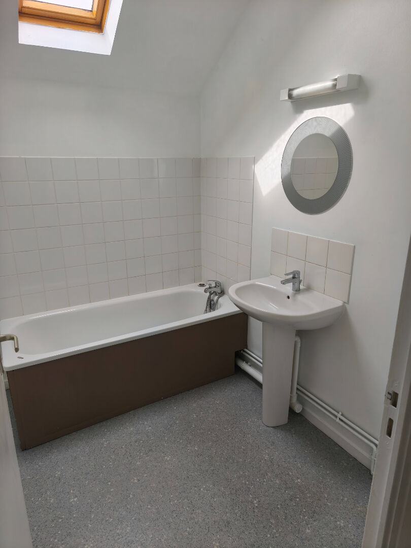 Appartement 3 pièces de 63m² - CLERES - Hypercentre