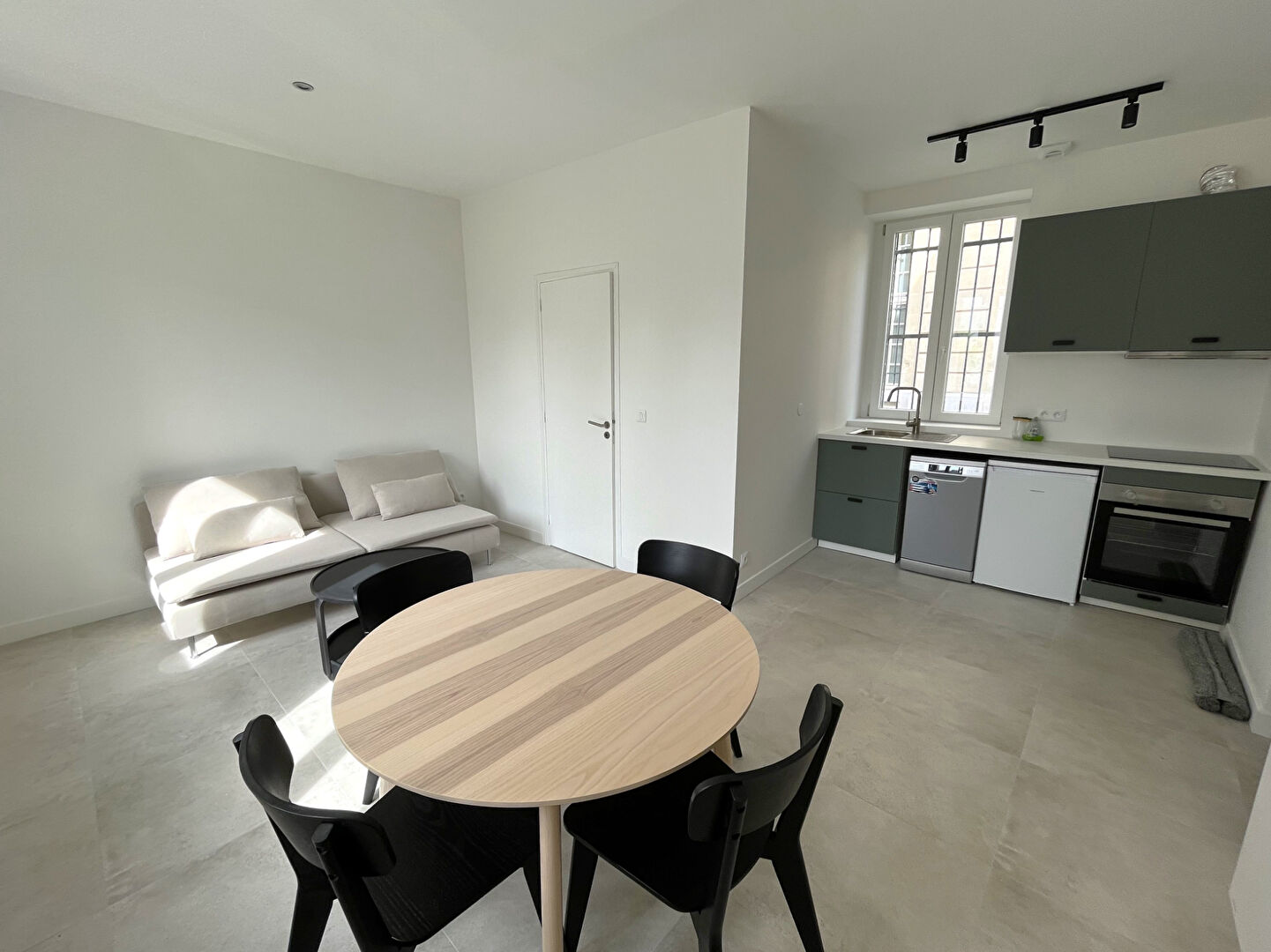 Appartement 2 pièces meublé de 38m² récemment  refait à neuf - Rouen droite - Secteur Lycée Corneille