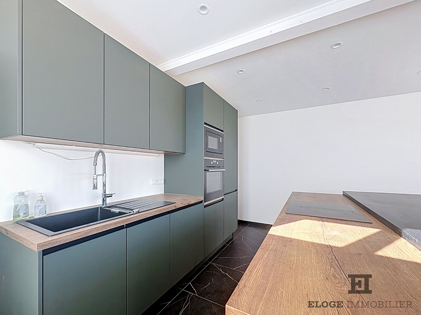 Appartement de 86 m²  2 chambres Terrasse de 28 m2 Vue imprenable  Parking  en sous sol