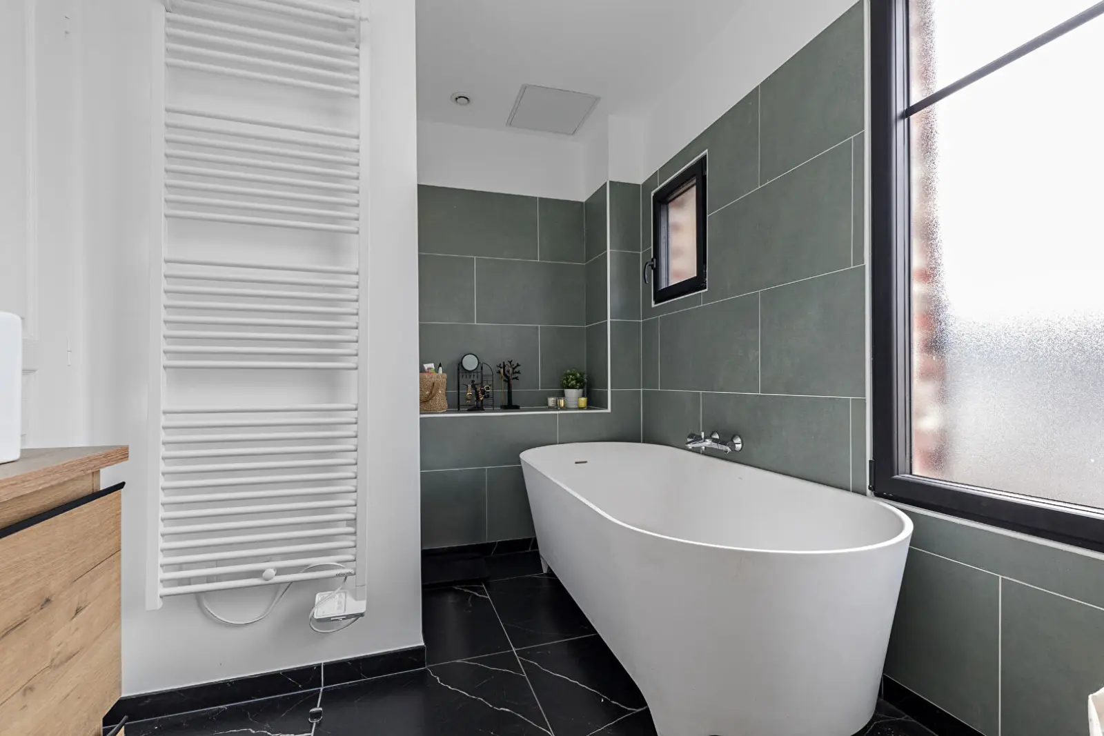 Appartement de 86 m²  2 chambres Terrasse de 28 m2 Vue imprenable  Parking  en sous sol