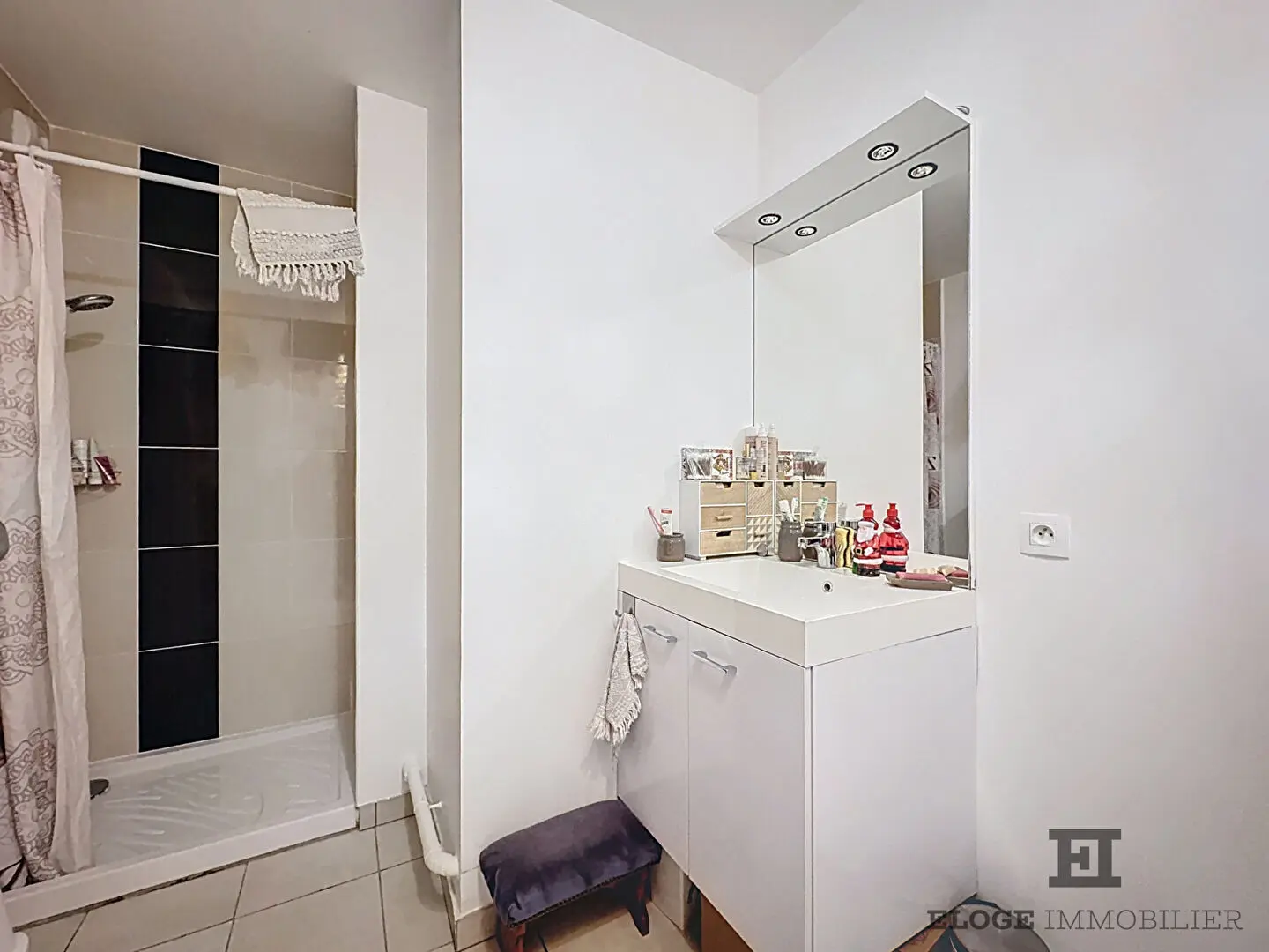 Bois-Guillaume - T2 moderne avec balcon, ascenseur et double stationnement Vendu loué