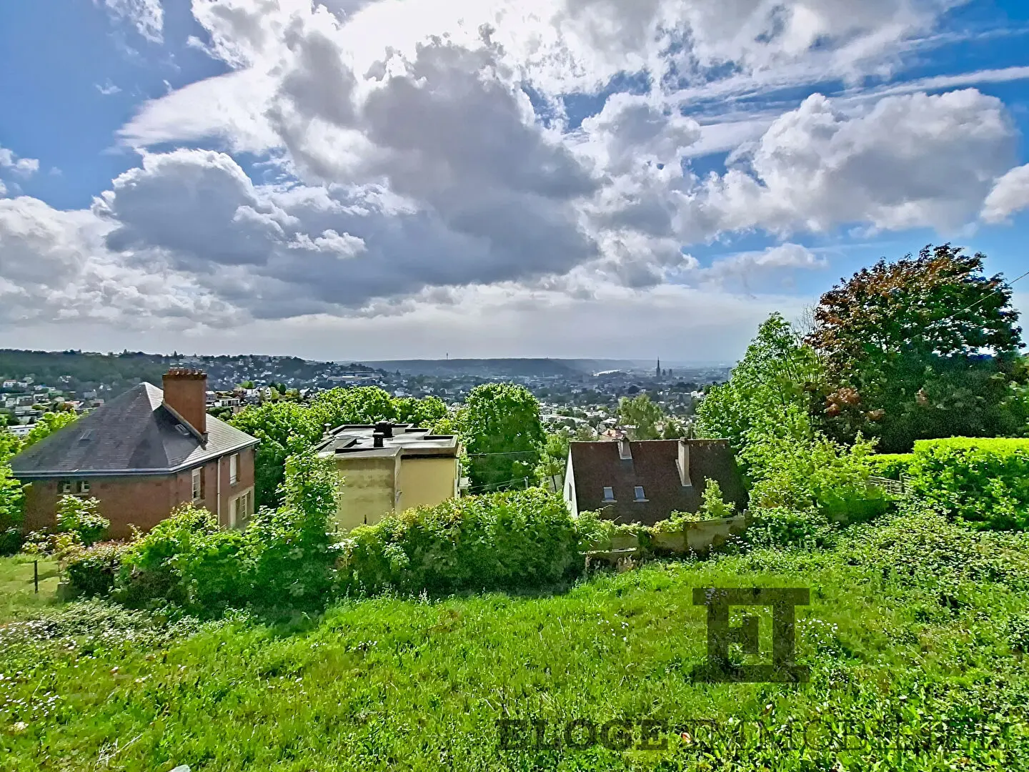 Terrain exceptionnel sur Mont Saint Aignan 1211 m2