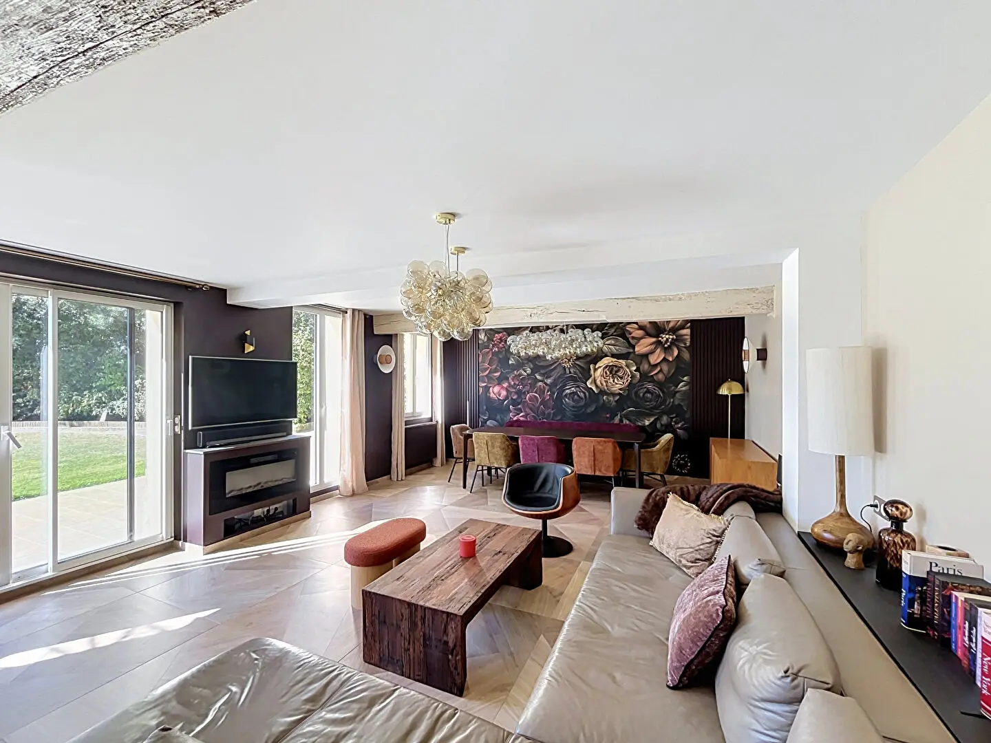 Propriété familiale de 4 chambres sur terrain plat de 1550 m2