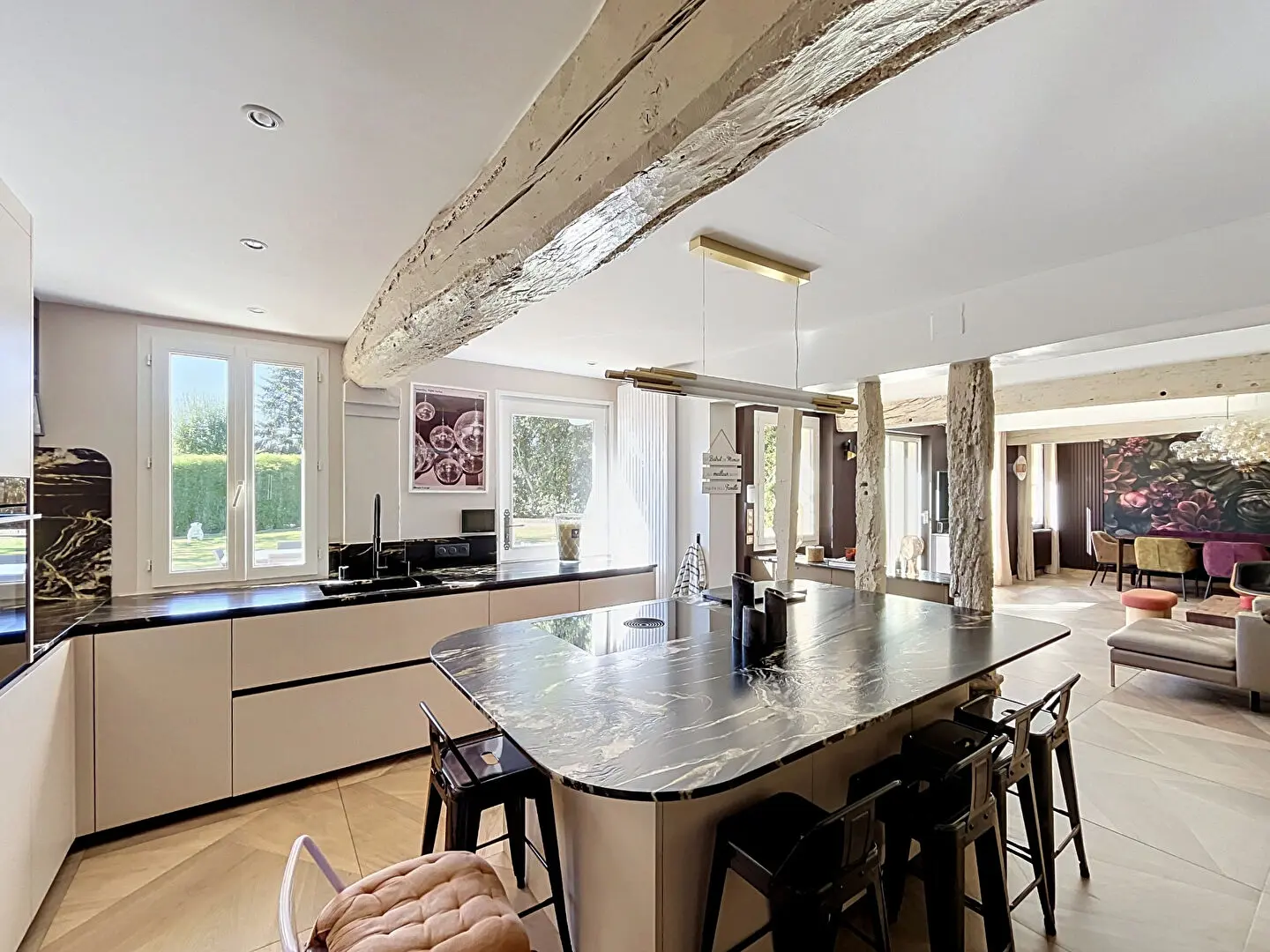 Propriété familiale de 4 chambres sur terrain plat de 1550 m2