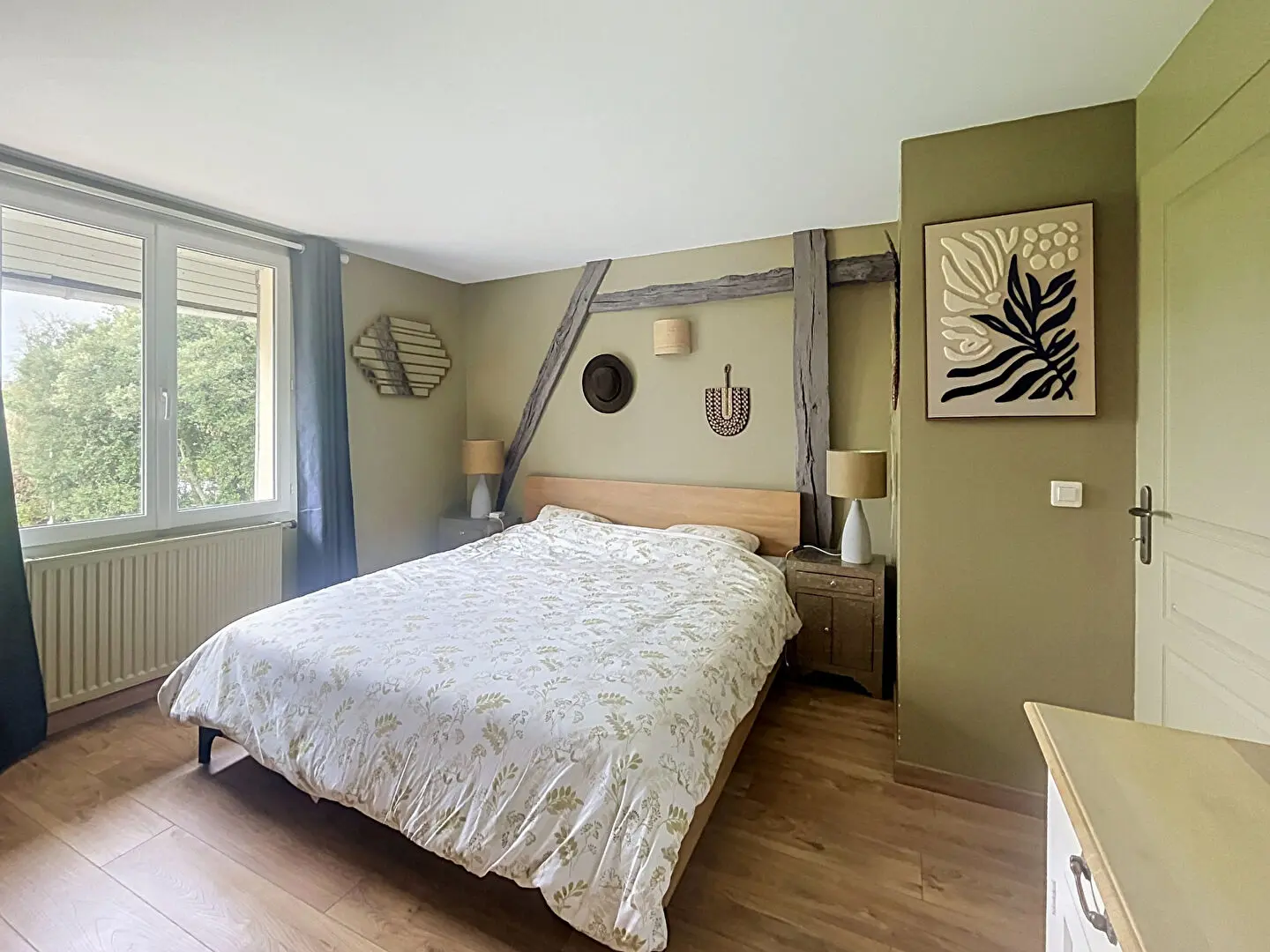 Propriété familiale de 4 chambres sur terrain plat de 1550 m2