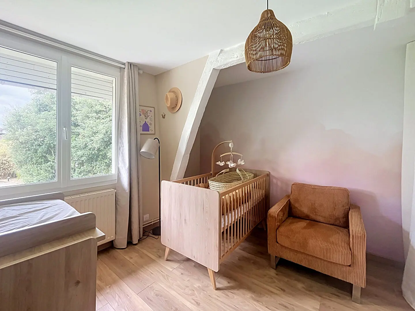 Propriété familiale de 4 chambres sur terrain plat de 1550 m2