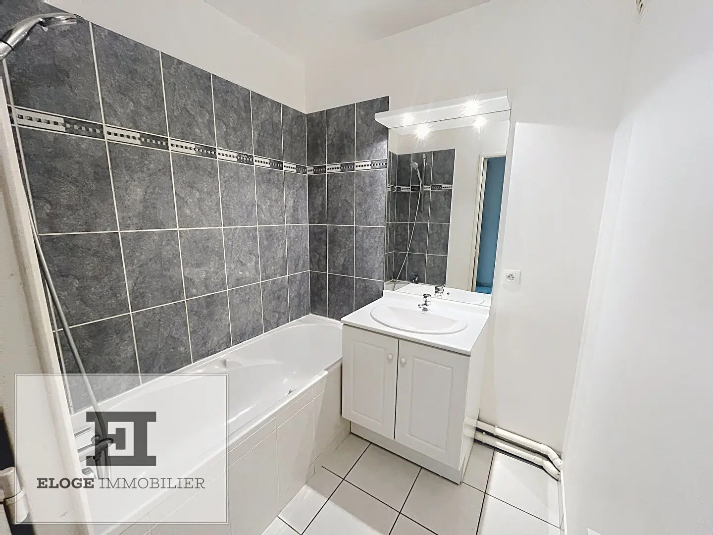Appartement 2 pièces de 43m² avec loggia et parking en ss - Rouen gauche - Secteur clinique Mathilde / Citée Administrative