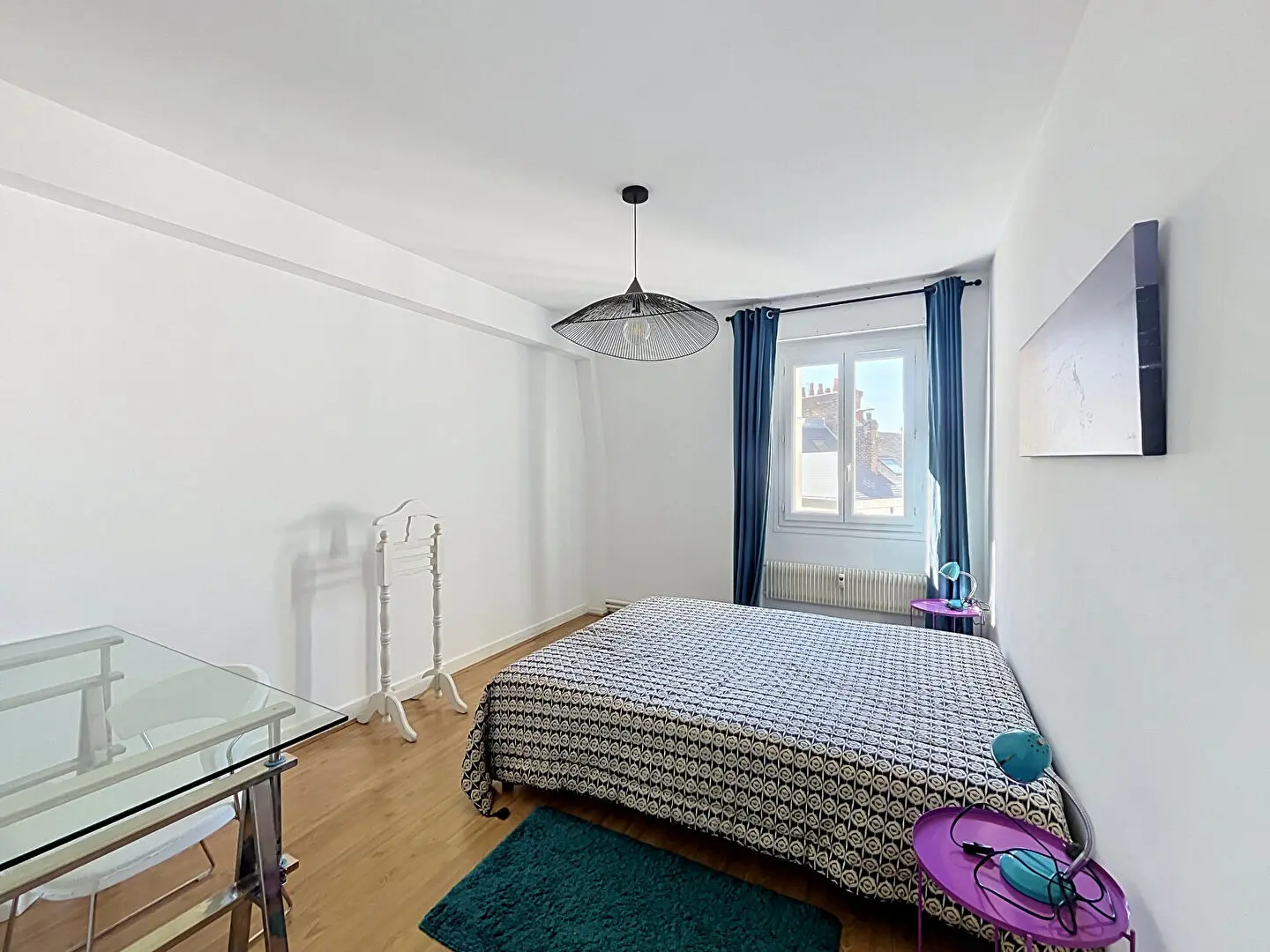 Appartement deux chambres, ascenseur et parking.