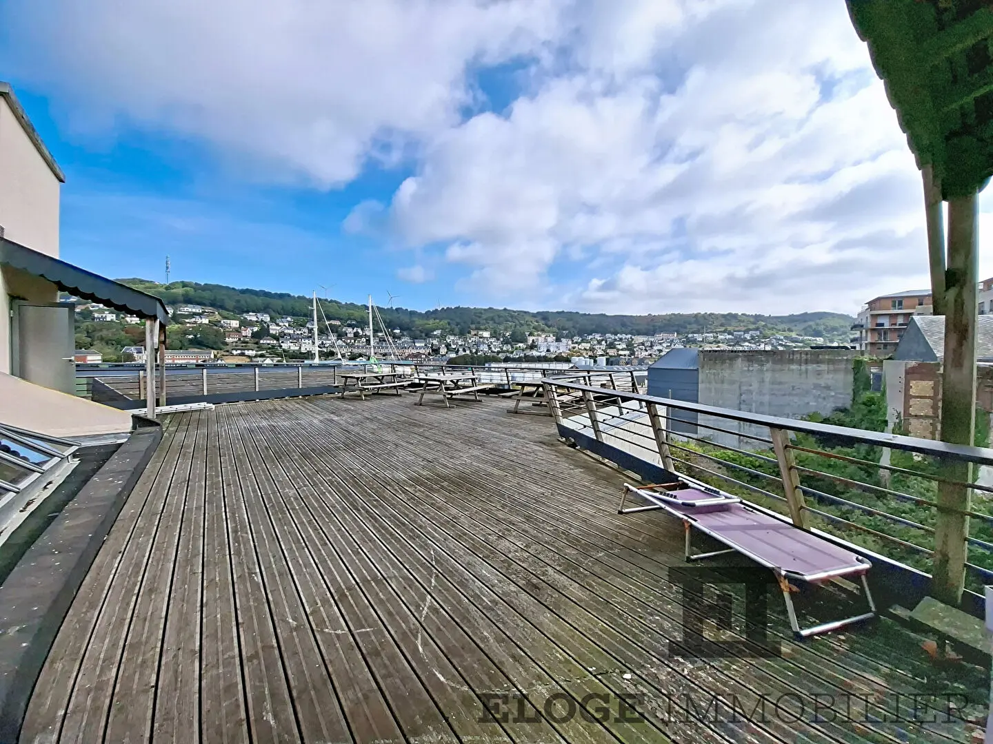 Appartement avec terrasse et grenier aménageable