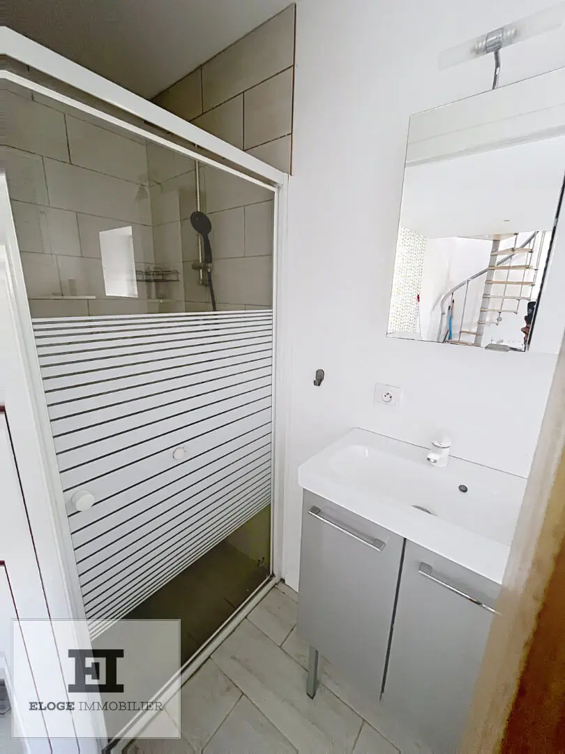Maisonnette F1bis de 26m² (30m² au sol) en duplex meublée - Rouen droite - Secteur Boulingrin / Cimitiere du Monumental