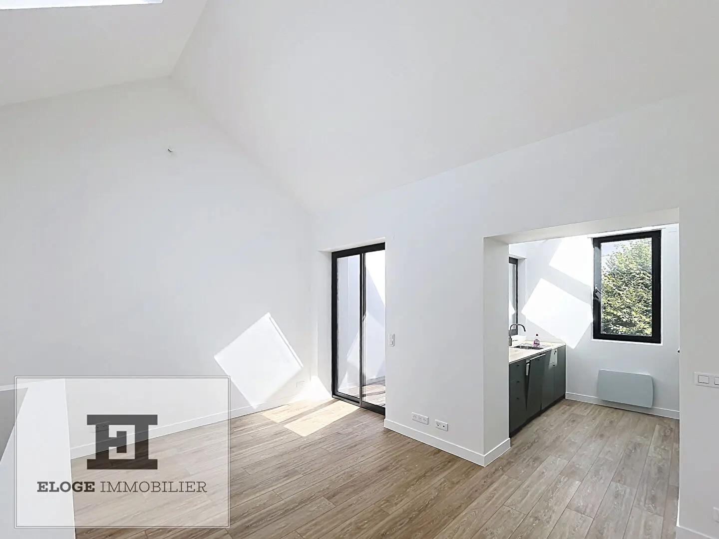 Maison récente 2 pièces de 56m² sur cour fermée avec parking et terrasse - Mont St Aignan - Belvédère