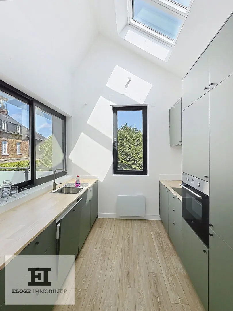 Maison récente 2 pièces de 56m² sur cour fermée avec parking et terrasse - Mont St Aignan - Belvédère
