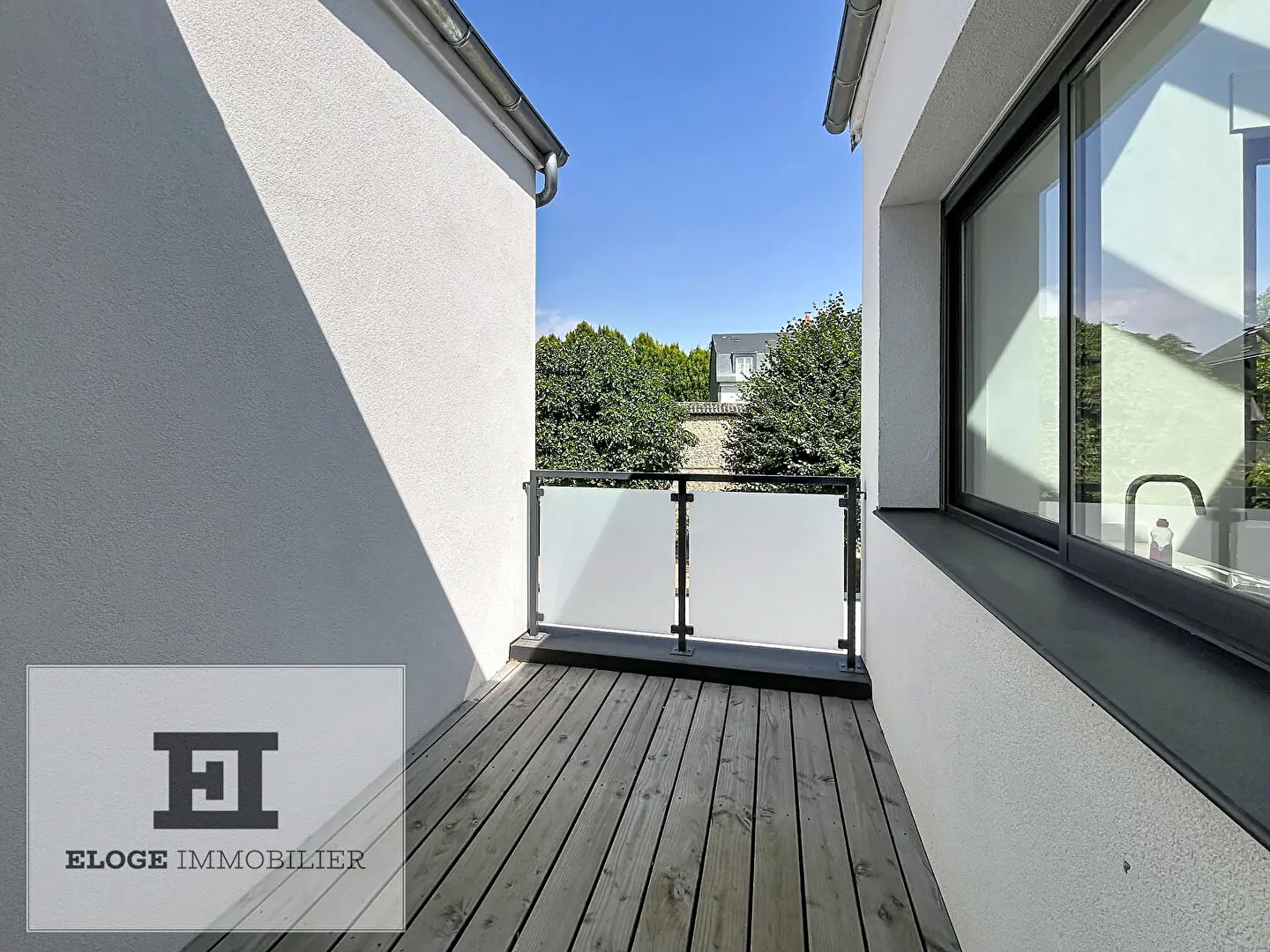 Maison récente 2 pièces de 56m² sur cour fermée avec parking et terrasse - Mont St Aignan - Belvédère