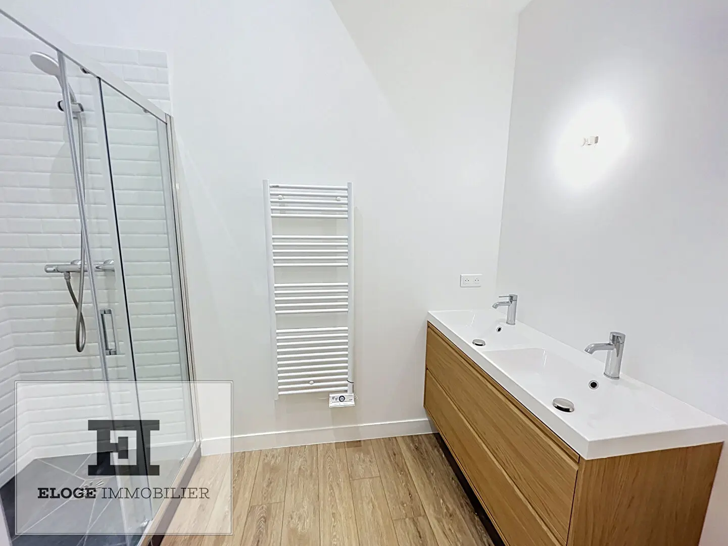 Maison récente 2 pièces de 56m² sur cour fermée avec parking et terrasse - Mont St Aignan - Belvédère