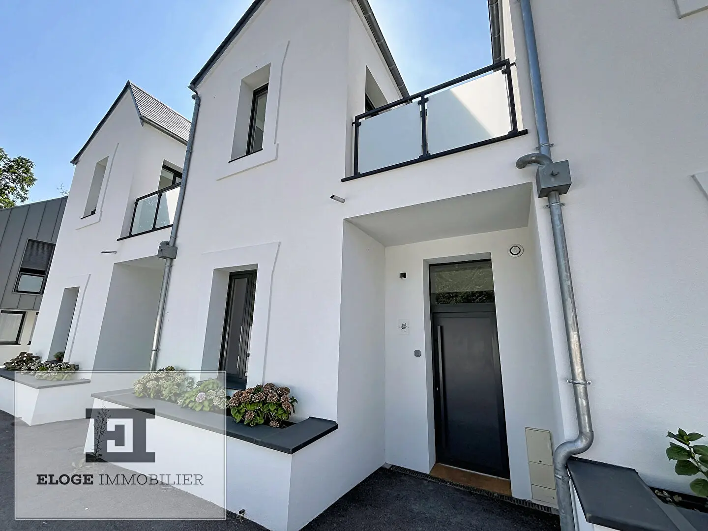 Maison récente 2 pièces de 56m² sur cour fermée avec parking et terrasse - Mont St Aignan - Belvédère
