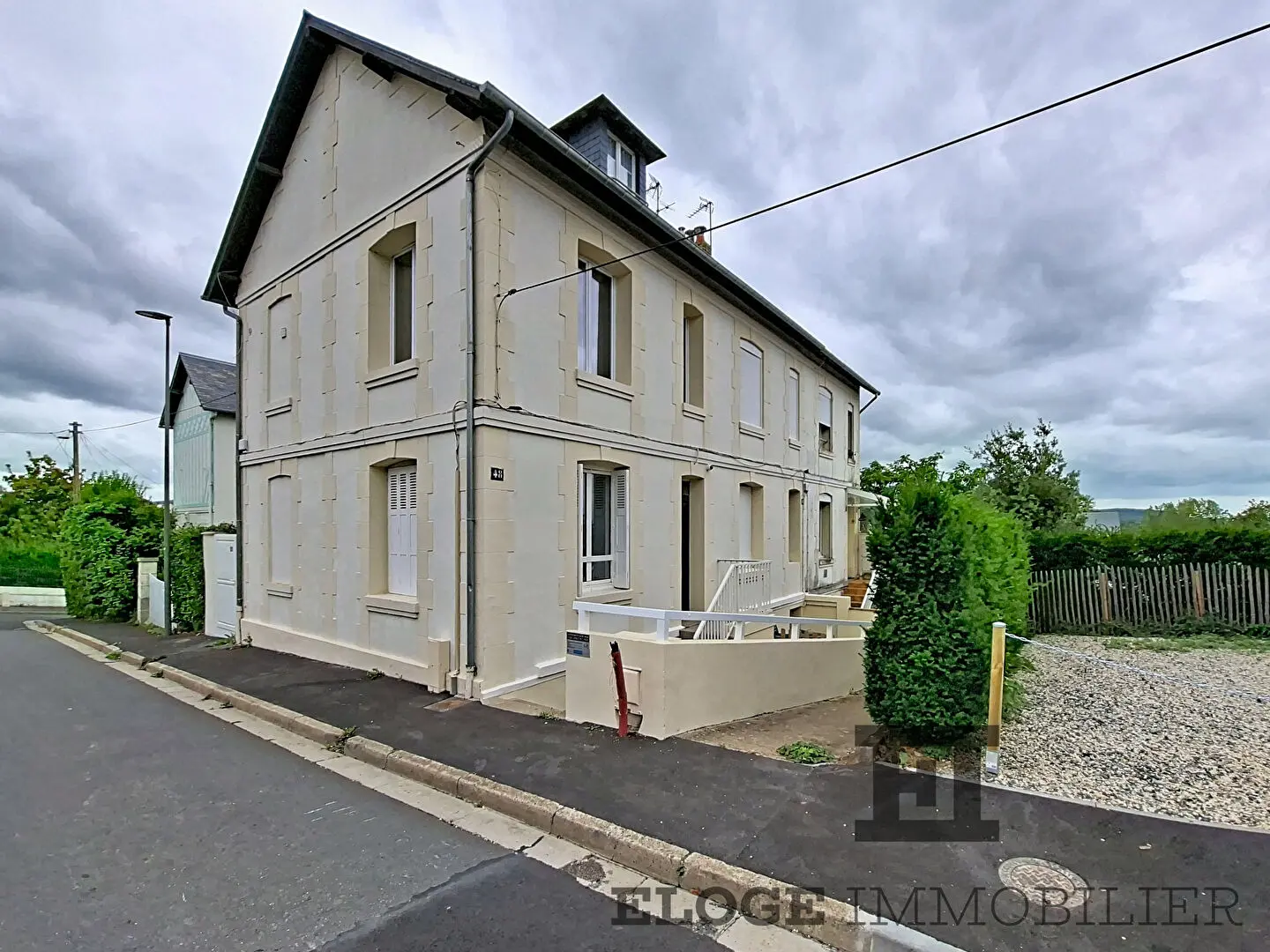 Appartement Trouville Sur Mer  t1bis avec deux courettes