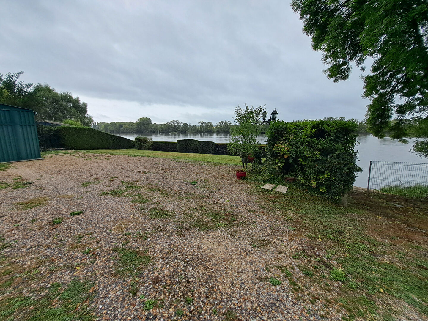 Maison Le Thuit  avec ponton à bateaux