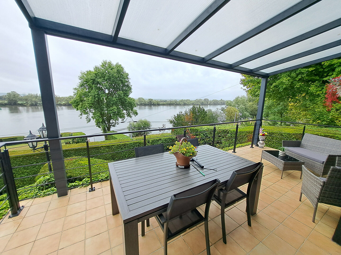 Maison Le Thuit  avec ponton à bateaux