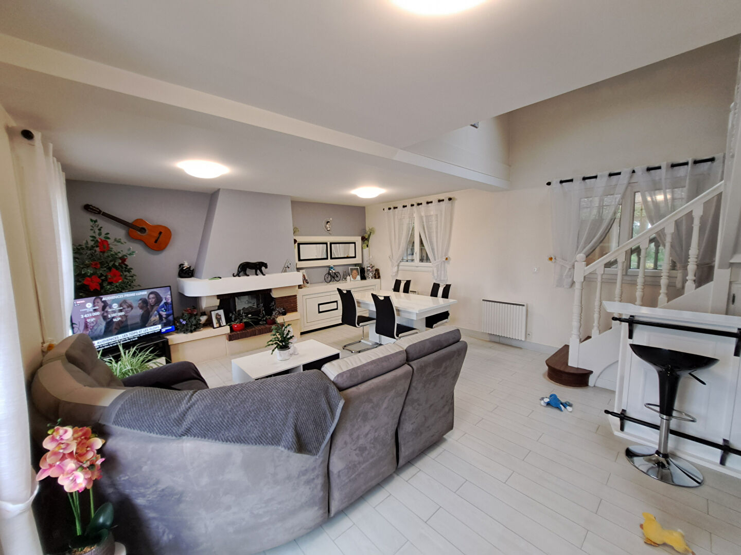 Maison Le Thuit  avec ponton à bateaux