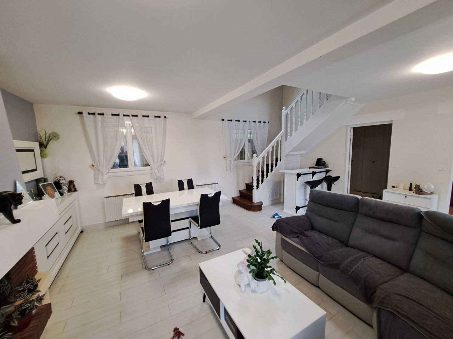 Maison Le Thuit  avec ponton à bateaux