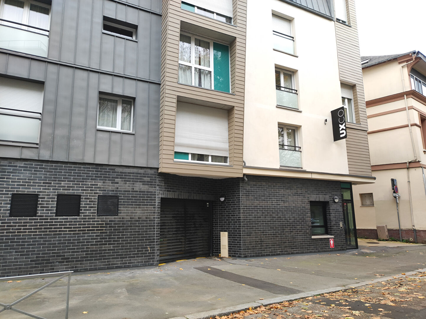 Place de parking sécurisée - Idéalement située entre le CHU et la Clinique St Hilaire