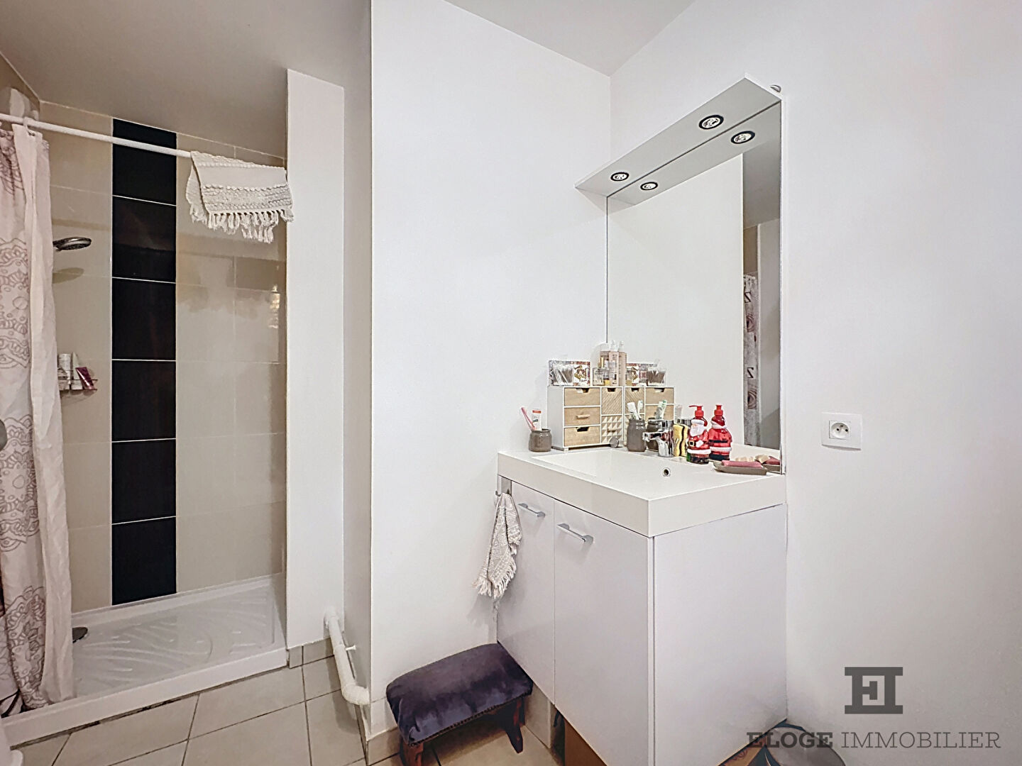 Bois-Guillaume - T2 moderne avec balcon, ascenseur et double stationnement Vendu loué