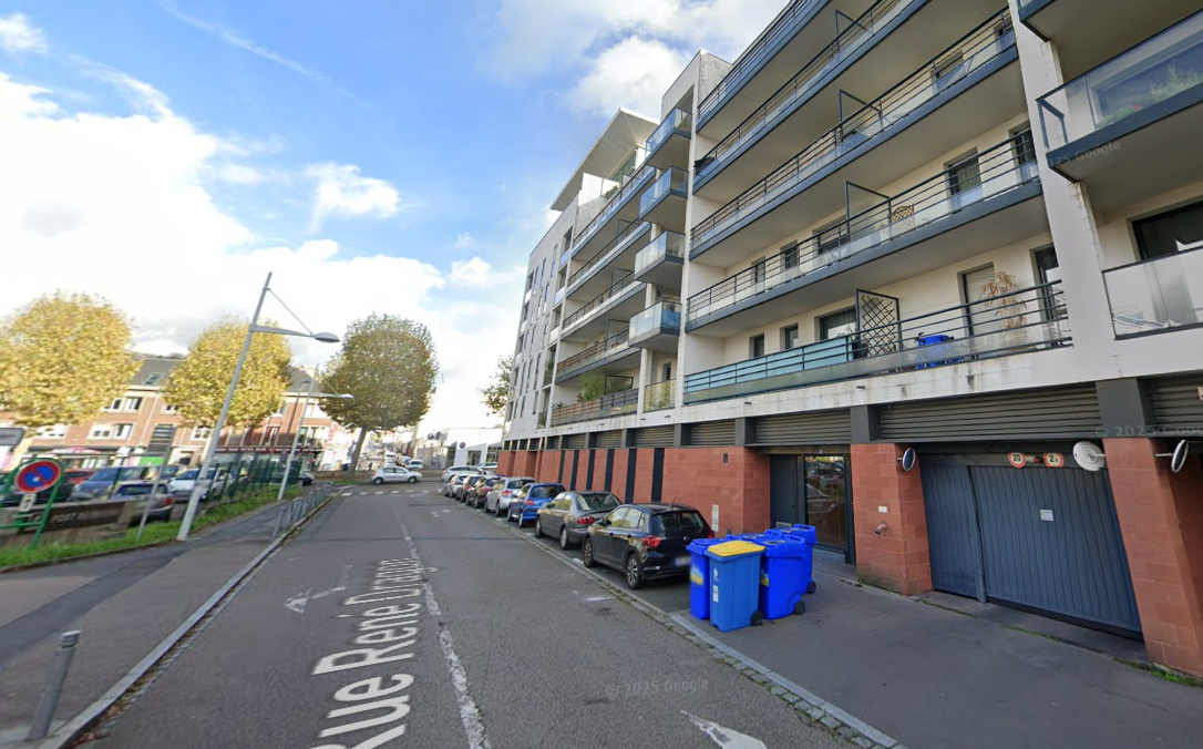Place de parking sécurisée - Idéalement située entre les quais Rive droite et la Préfecture